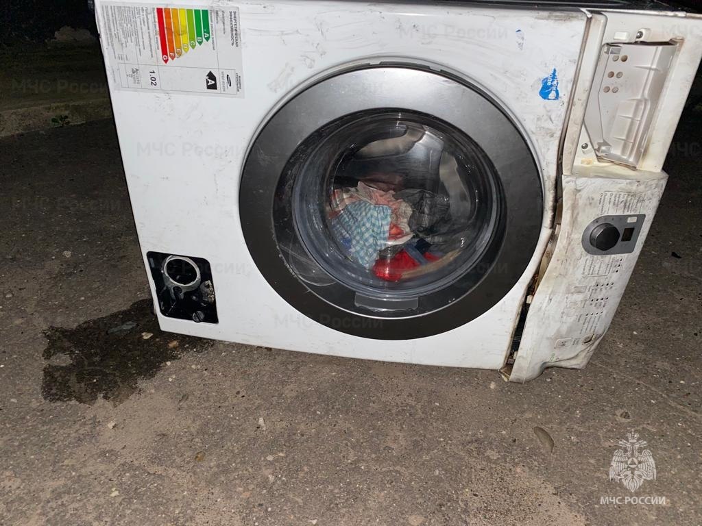 Оставленная без присмотра стиральная машина устроила переполох в костромской многоэтажке