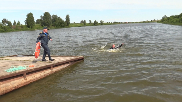 Тонущий в реке Костроме водолаз отбил у школьников желание купаться