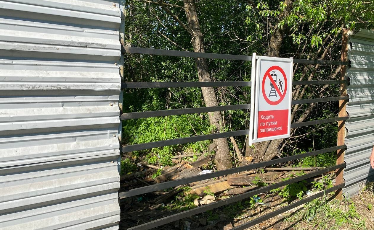 Вблизи места гибели 8-летнего мальчика на костромской железной дороге восстановили забор