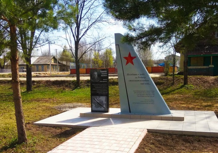В костромском селе поставили памятник Чкалову, который там побывал один раз 