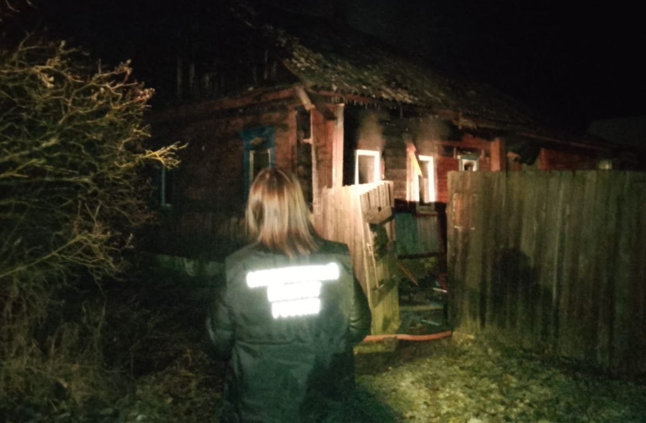 На месте пожара в костромском райцентре найдено тело женщины