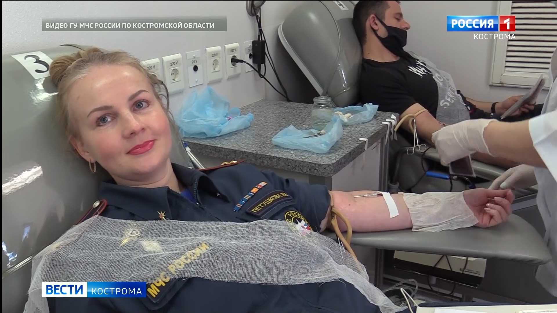 Спасатели за полдня сдали 20 литров крови для костромских больниц