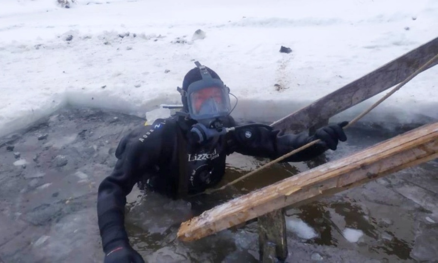 Костромские спасатели начали проверку мест для будущих крещенских купаний