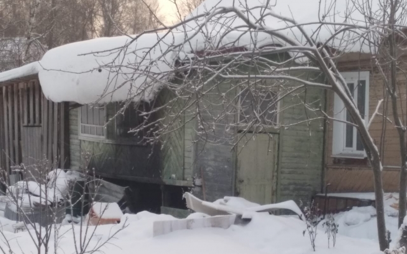 Двое полицейских на костромском северо-востоке спасли женщину из горящего дома
