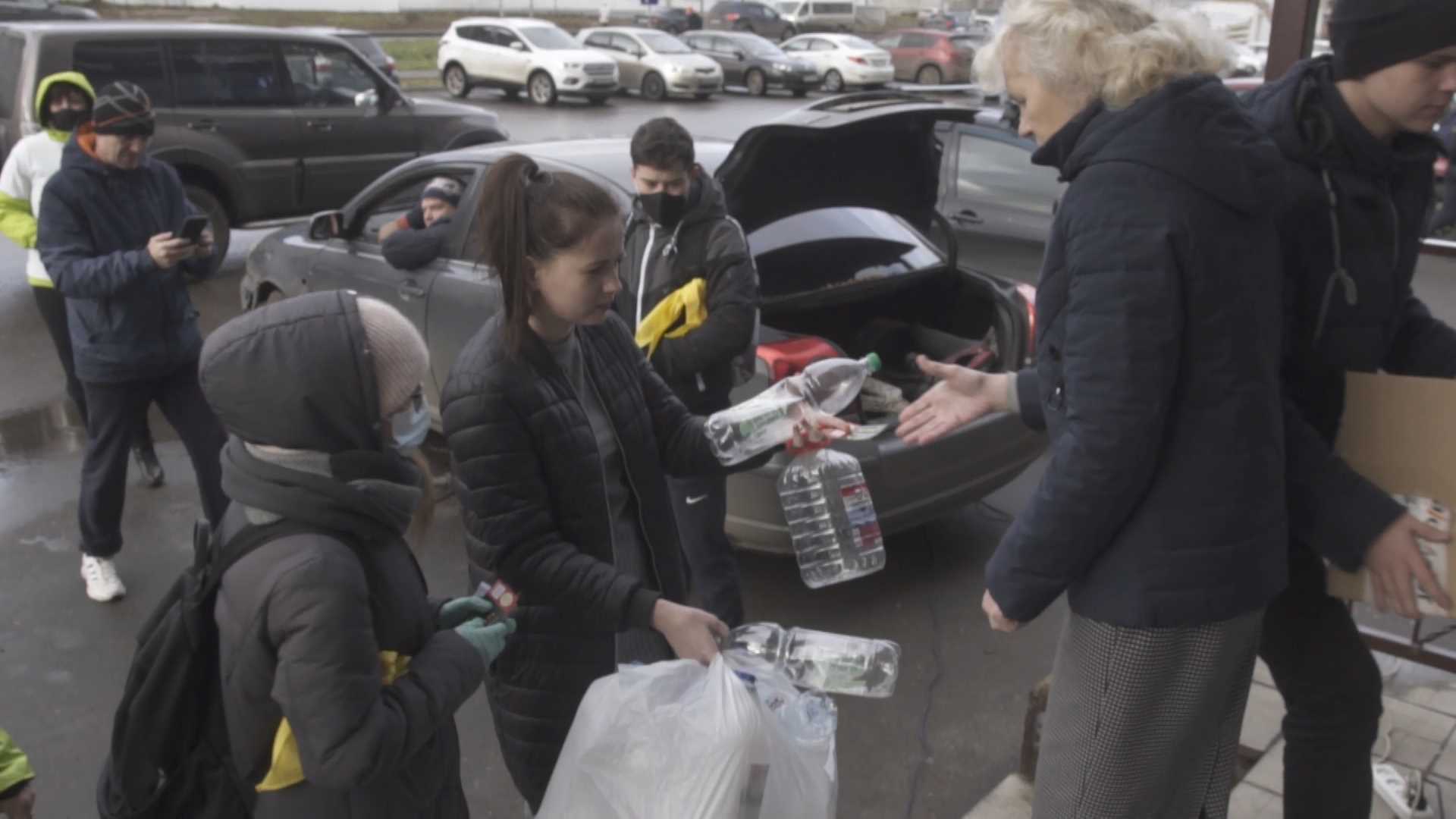 Костромичи собрали тонну пластика, чтобы помочь больному ребёнку