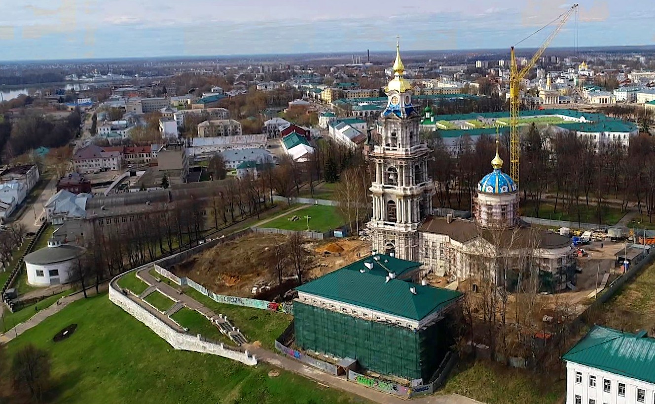 На колокольне Костромского кремля начался монтаж курантов