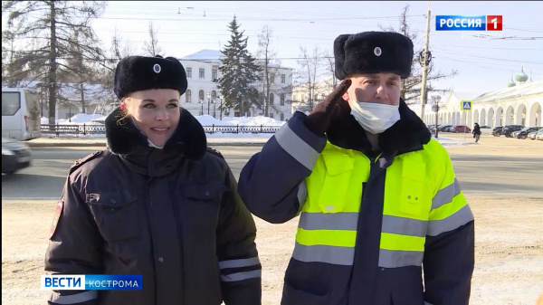 Автоинспекторы Костромы порадовали защитников Отечества сладкими подарками
