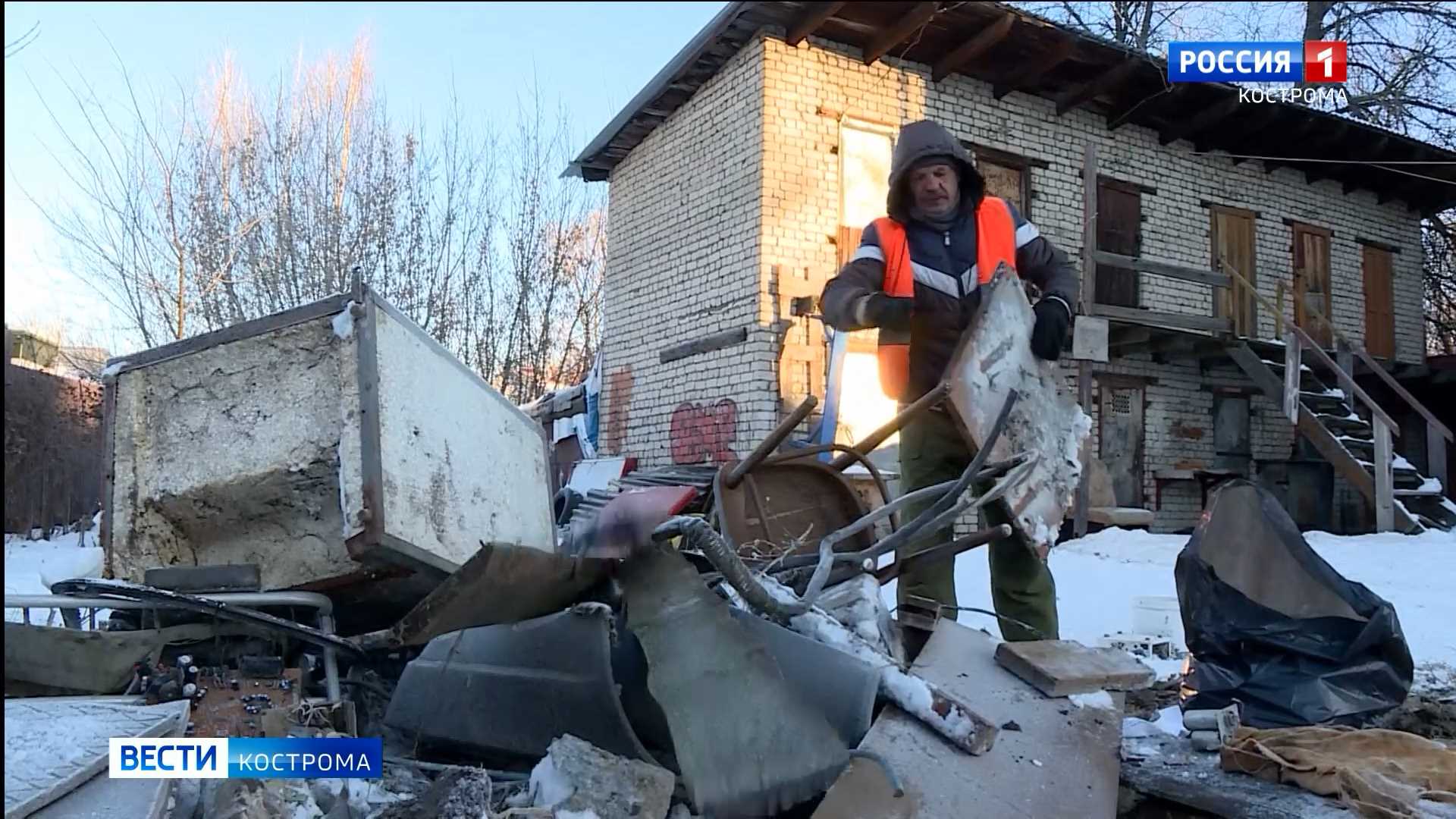 Улицы и дворы Костромы избавляют от незаконных построек