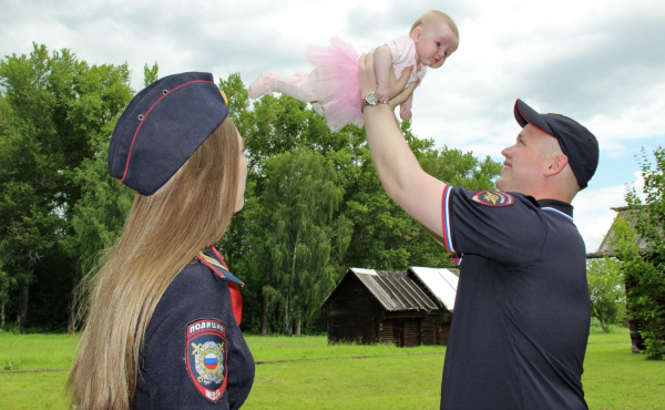 Костромские полицейские поделились фотографиями своих семей