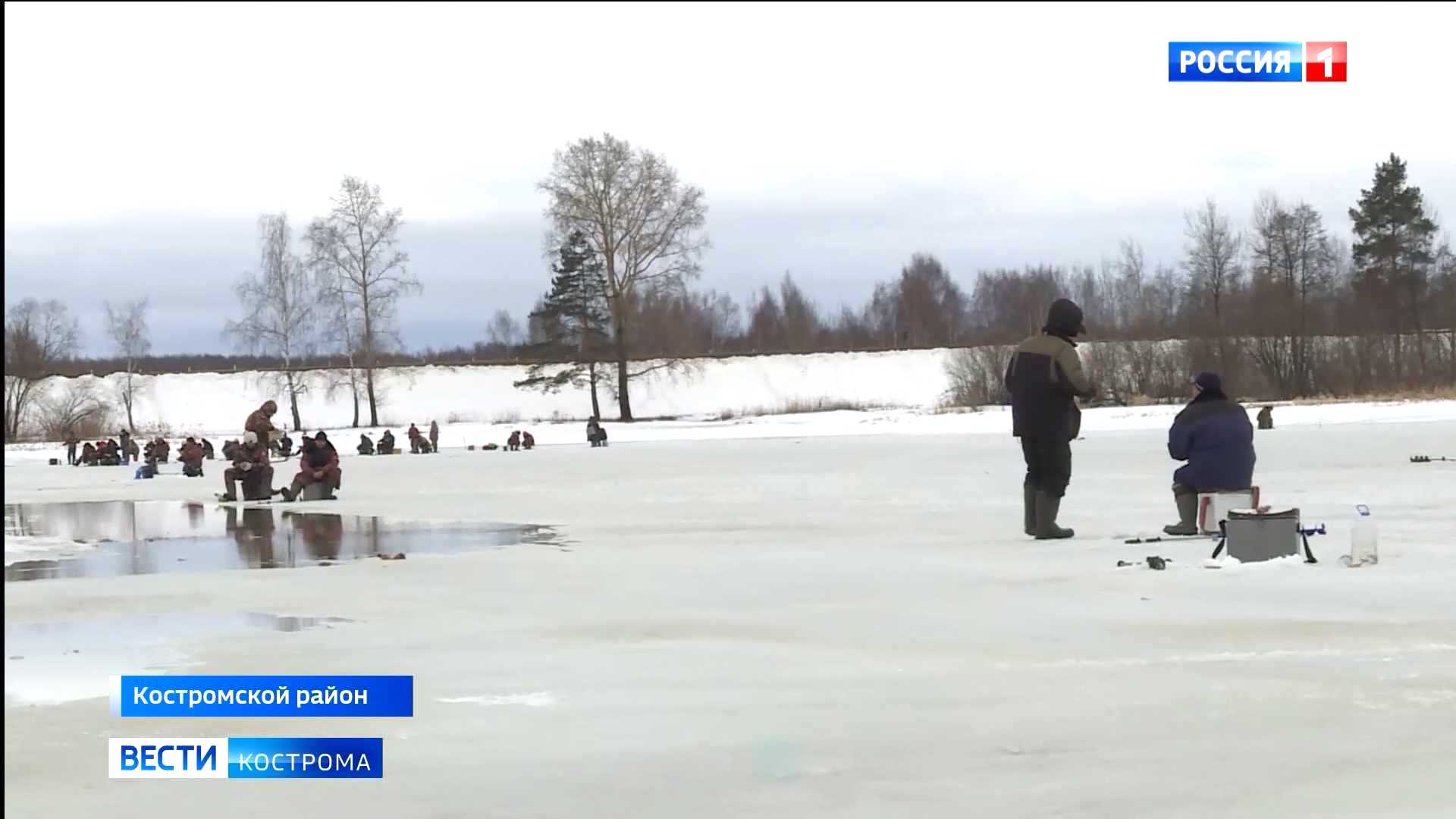 Лёд под костромскими рыбаками худеет с каждым днём