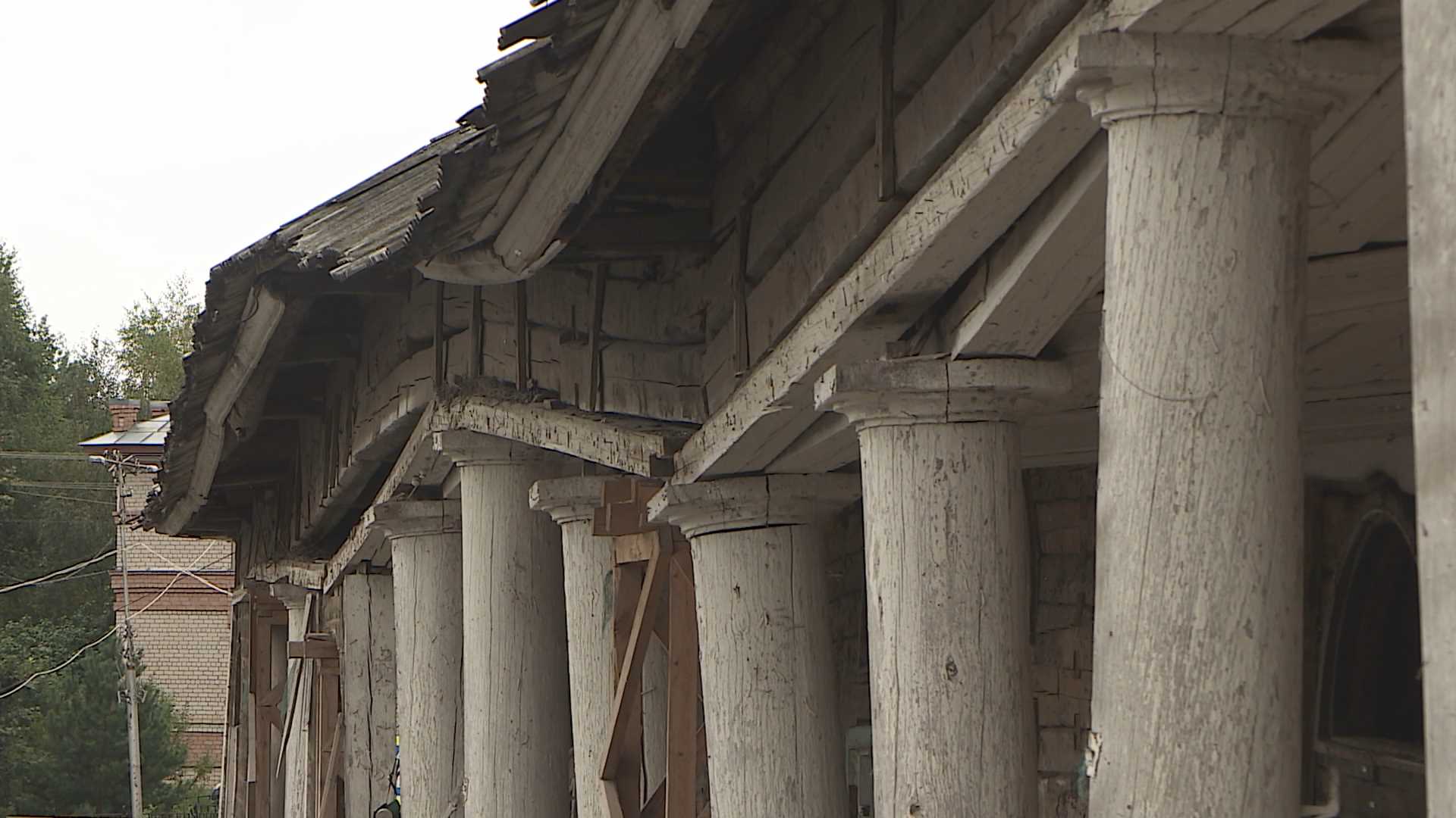 Старейшие торговые ряды в Костромской области удивили тайными артефактами