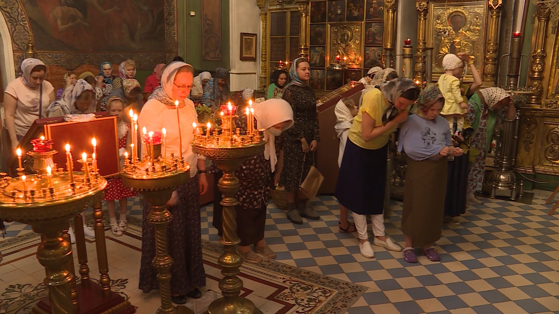 Православные костромичи отмечают Медовый спас