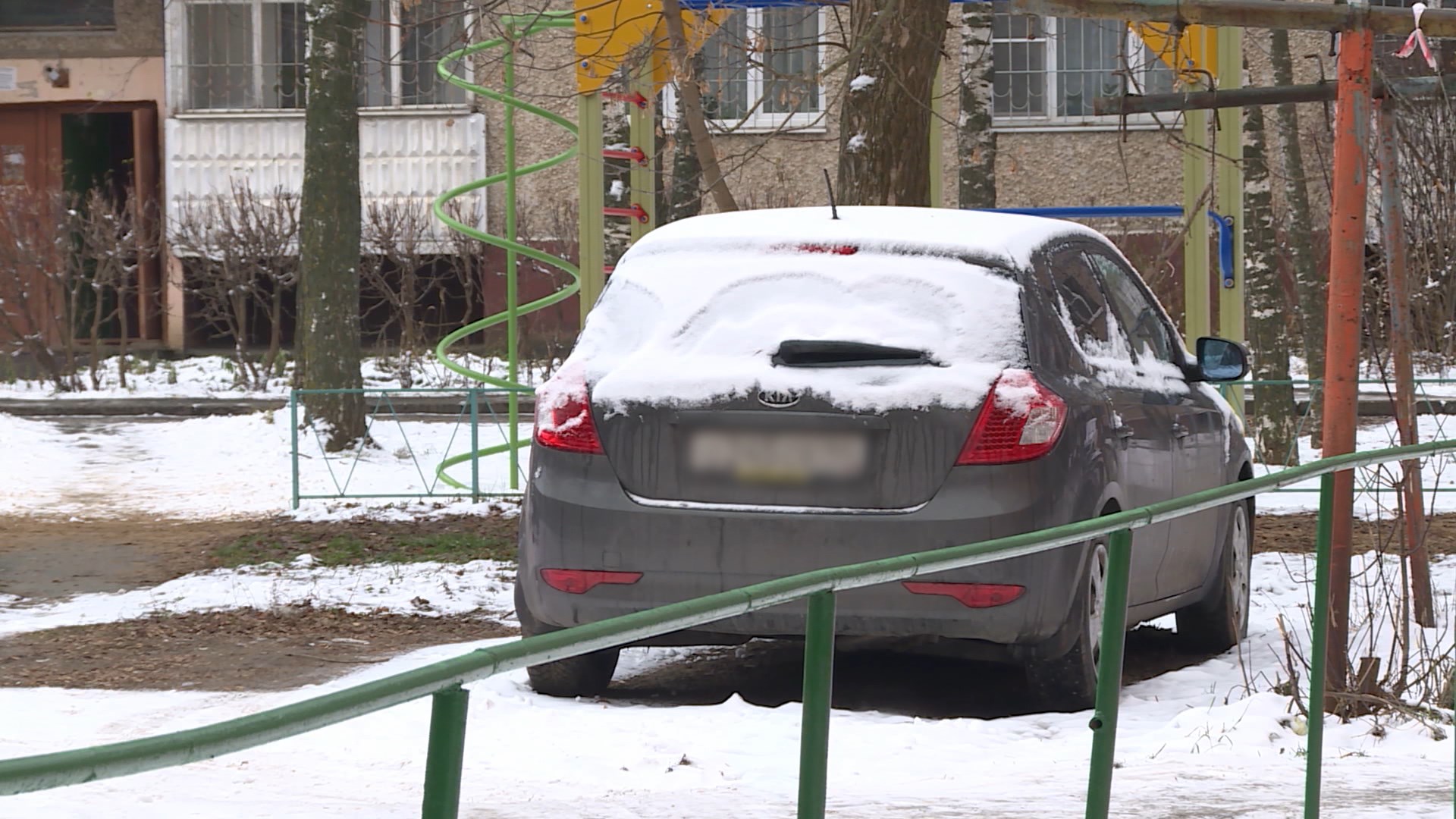 В Костроме вступили в силу новые меры наказания за парковку на газонах и во дворах