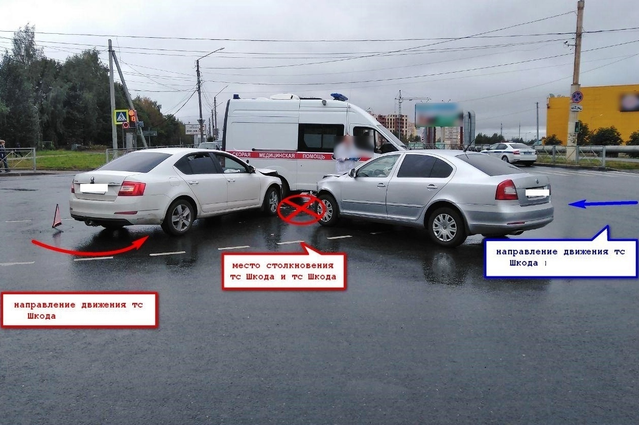 Две одинаковых иномарки столкнулись на оживлённом перекрёстке в Костроме