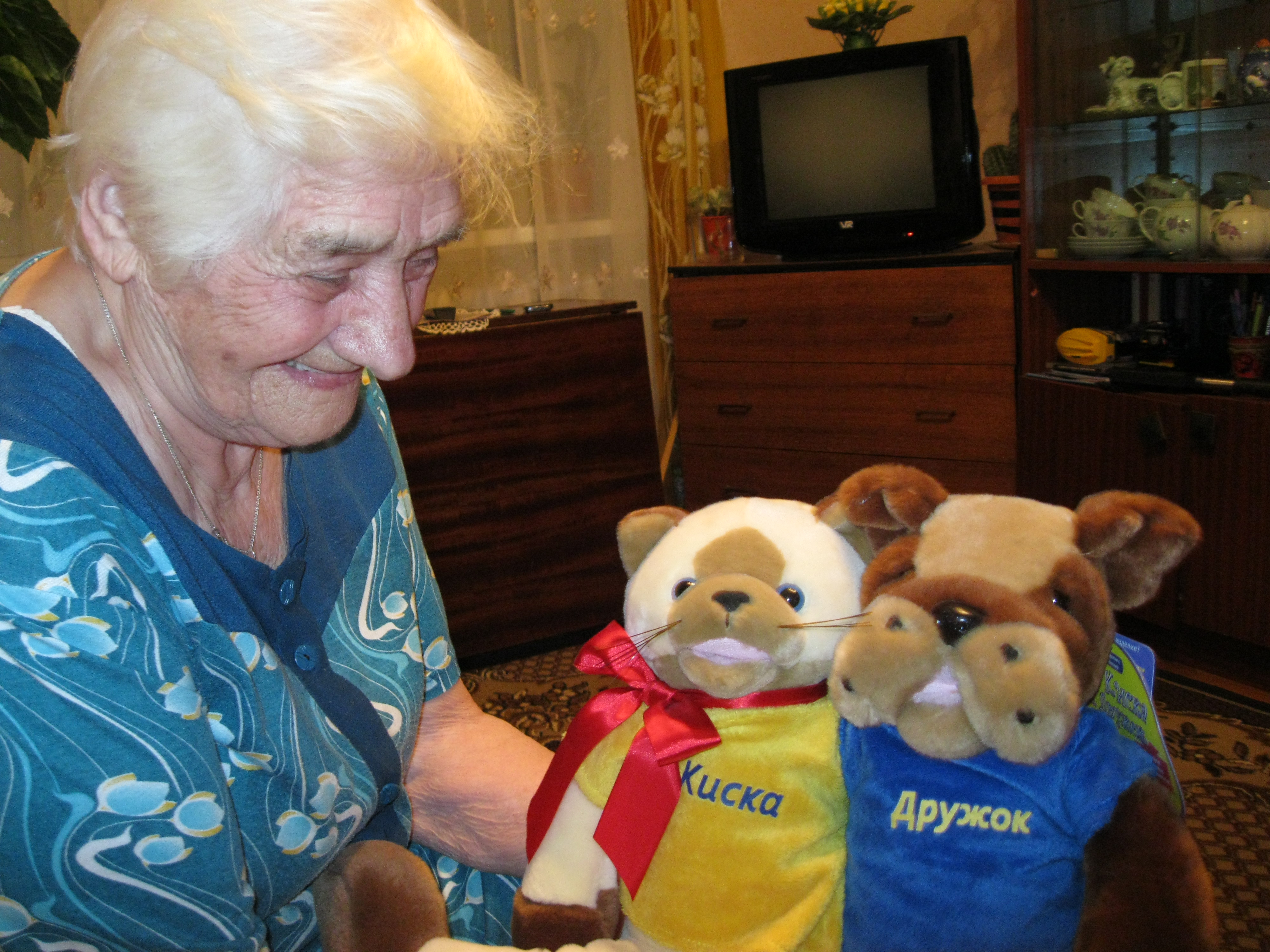 Костромские поисковики поздравили с 98-летием ветерана Марию Беляшину