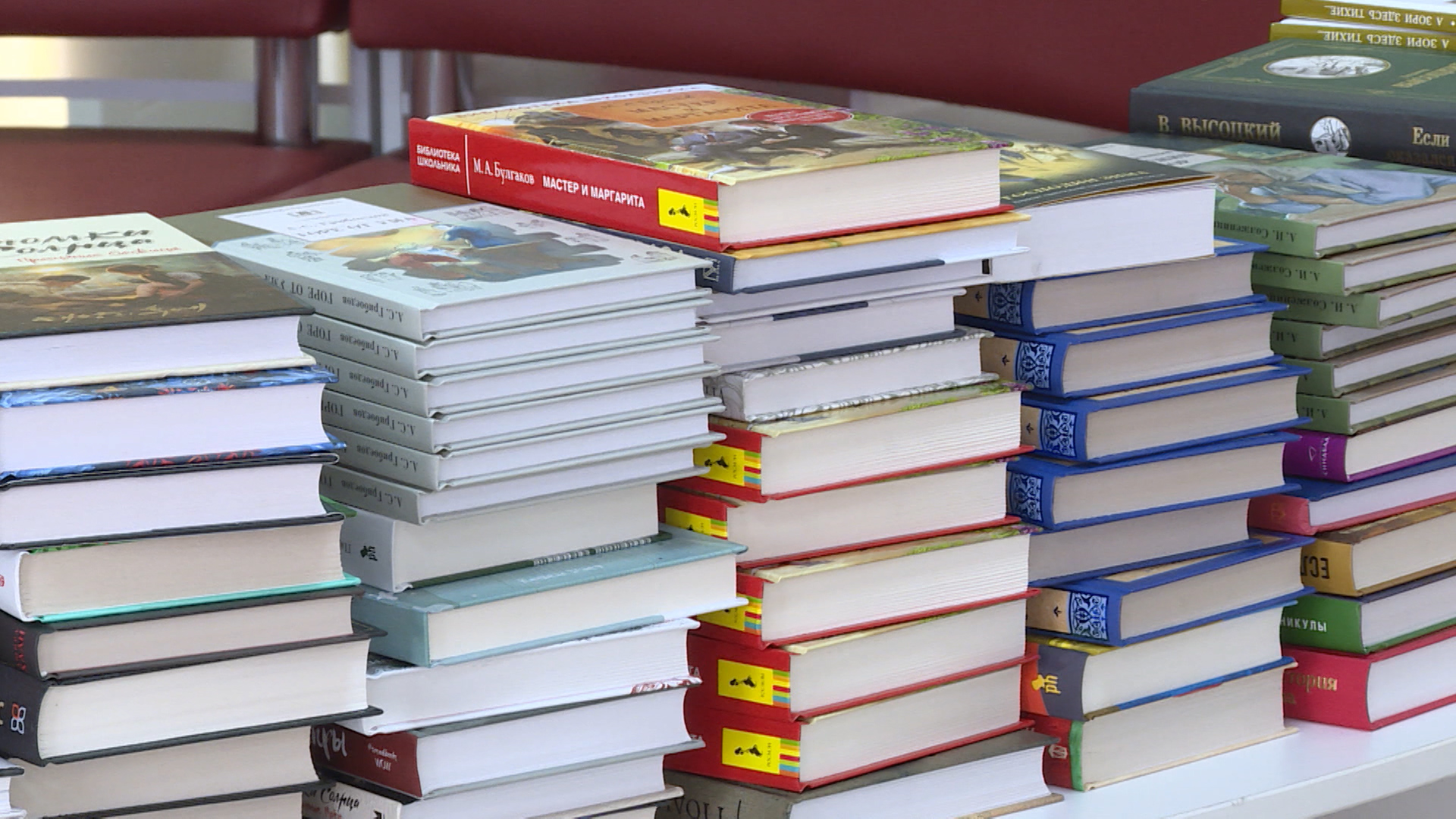 Жители Костромы могут приобрести книжные новинки прямо в библиотеках