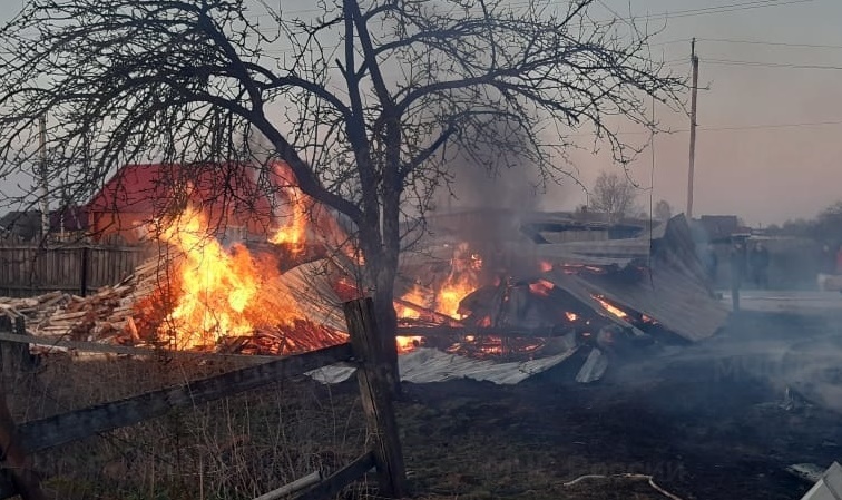 Три человека погибли на пожаре в костромском поселке 