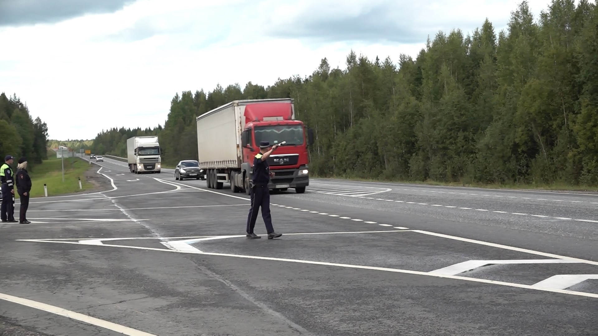 Костромские автоинспекторы напомнили водителям грузовиков о необходимости отдыха