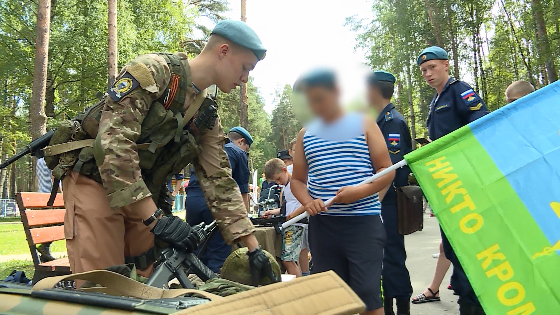 Детям костромских десантников организовали праздник в Берендеевке