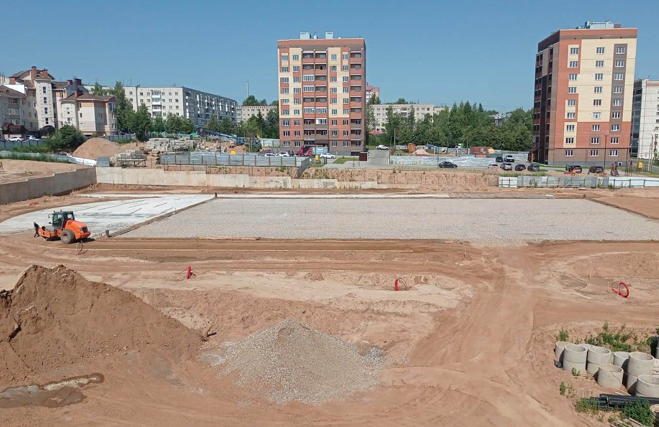 В строящейся школе в костромском Заволжье приступили к обустройству стадиона