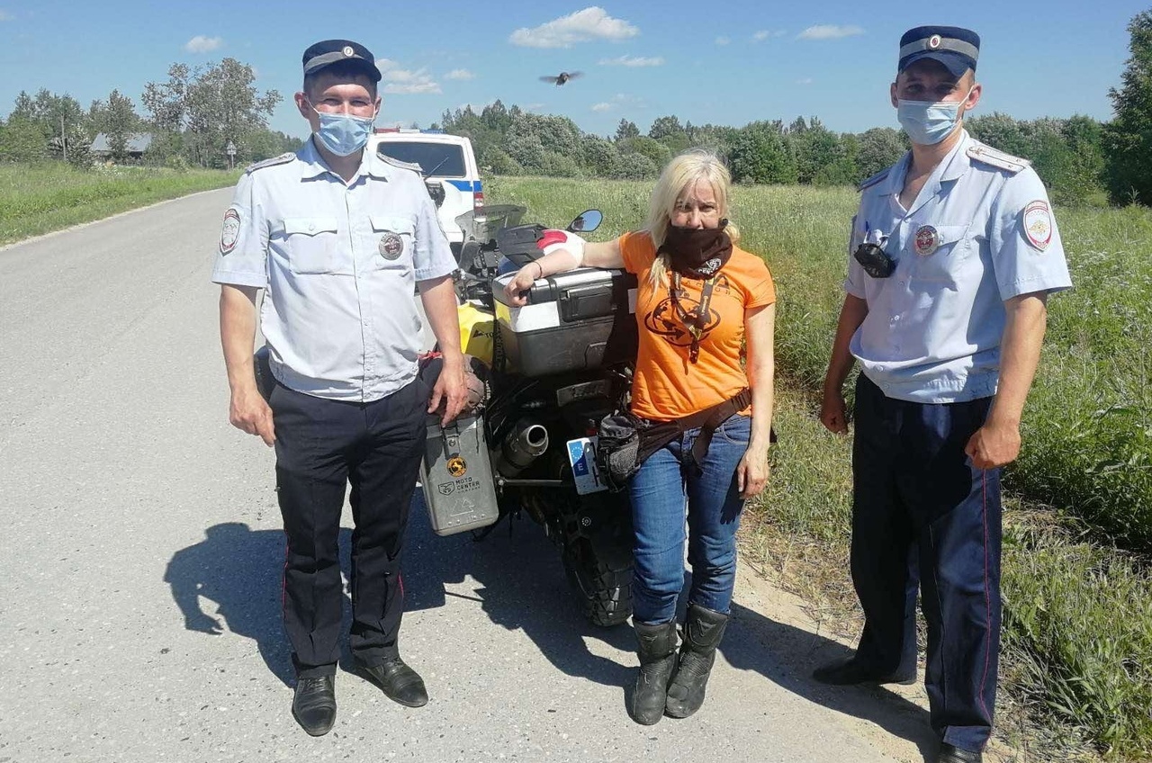 Заблудившейся испанской мотоциклистке помогли костромские автоинспекторы