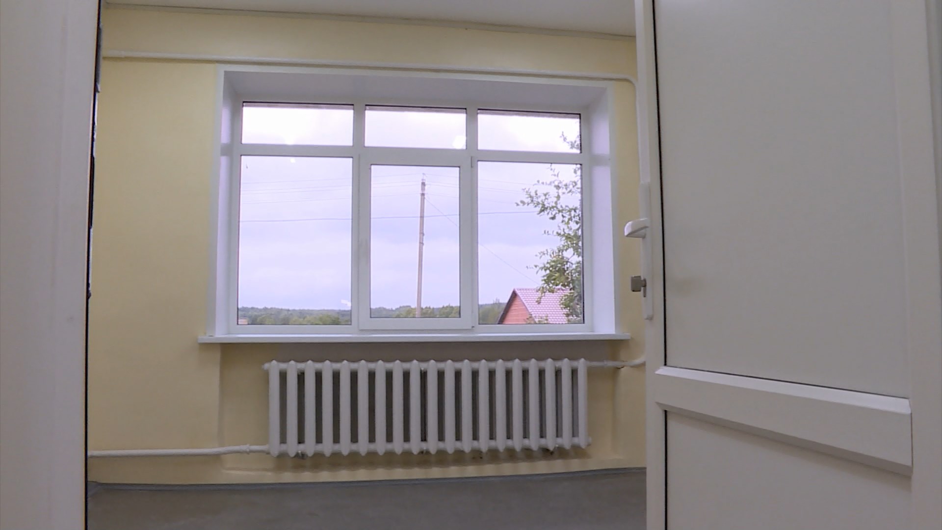 Благодаря федеральным средствам в кологривском Доме культуры появились новые окна