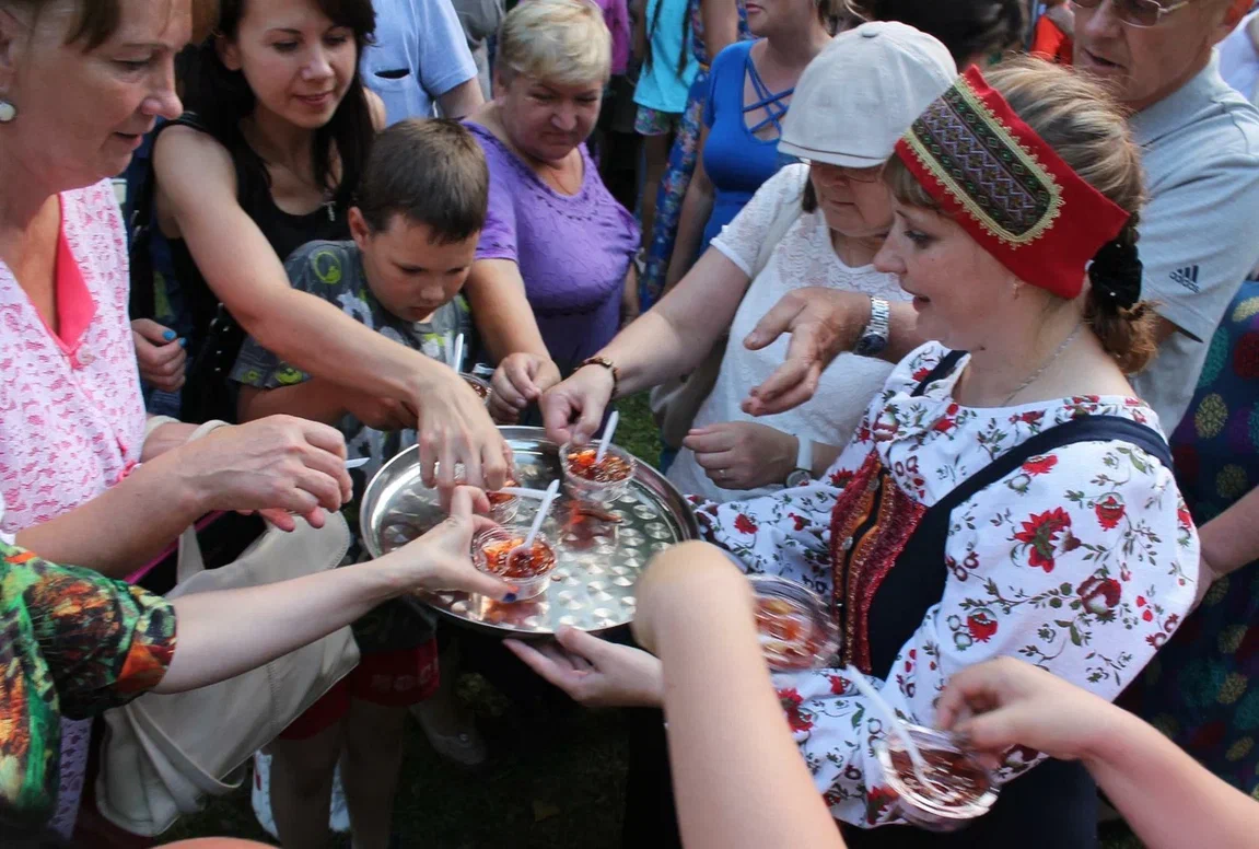 Костромичей приглашают отведать варенье с лепестками роз на «Щелыковской усладе»