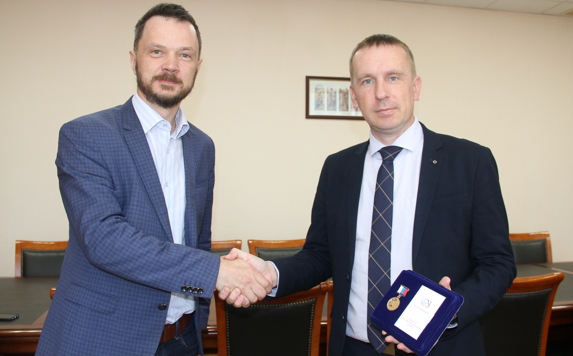 Директору костромского Департамента образования вручили медаль «Просветитель России»