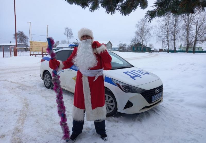 «Полицейские Деды Морозы» в Костромской области продолжают новогодние рейды