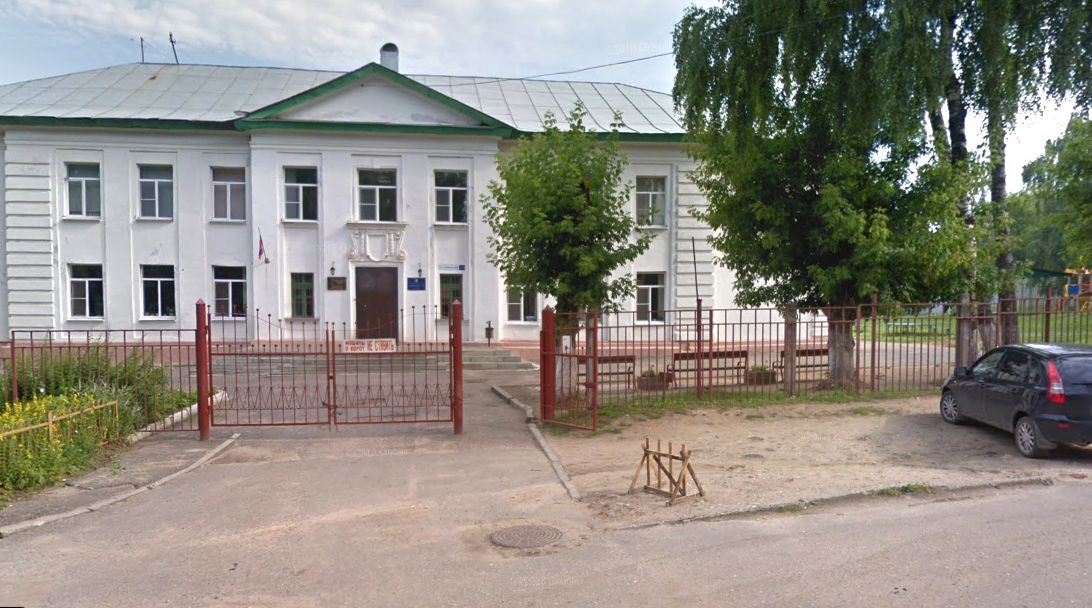 У 28-й гимназии в Костроме оборудуют парковку