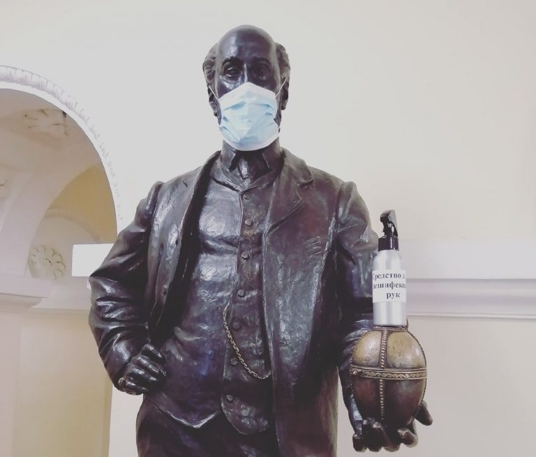 Карл Фаберже в Костроме советует пользоваться масками и антисептиками
