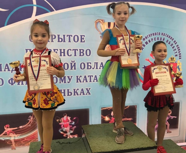 Юные фигуристы из Костромы завоевали 4 медали на межрегиональном турнире