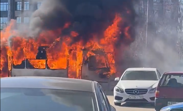В Костроме сгорел пассажирский «ПАЗик»