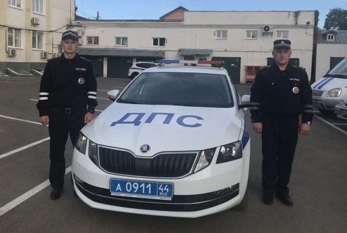 Костромские полицейские пришли на помощь пожилому водителю