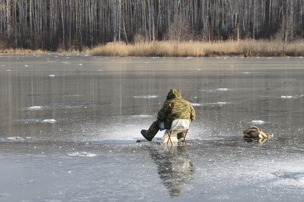 Костромичей, выходящих на лед, штрафуют за неосмотрительность
