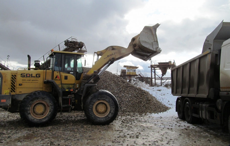 На ремонт дорог в Костромской области запасли песок, битум и шлак