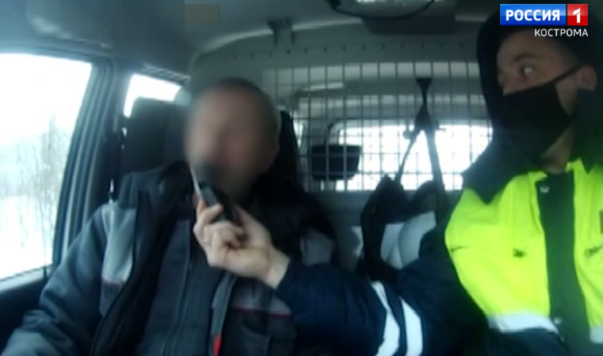Пьяный водитель из костромского посёлка доездился до уголовного дела