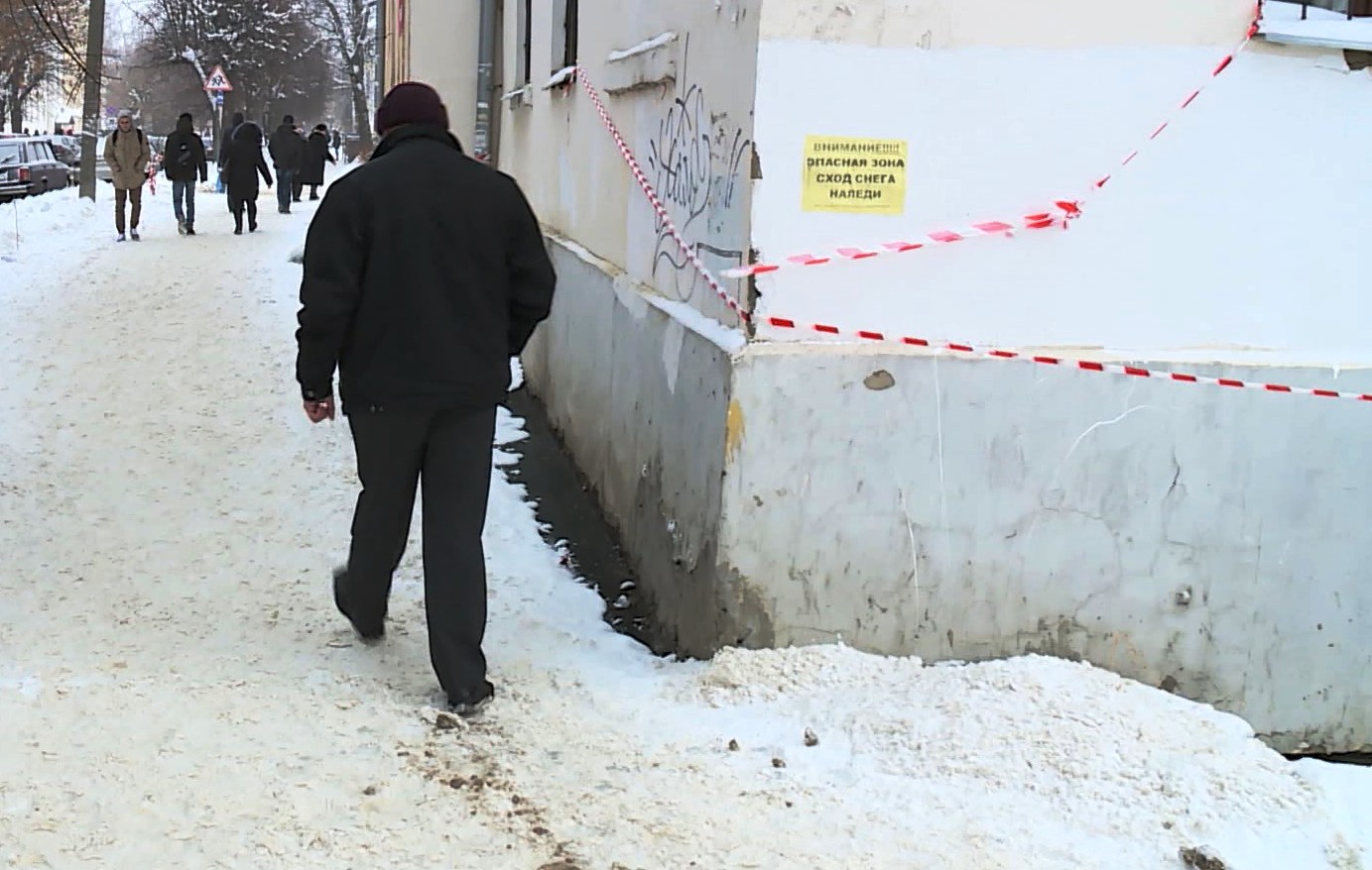 Красных лент недостаточно: губернатор призвал усилить расчистку опасных костромских крыш