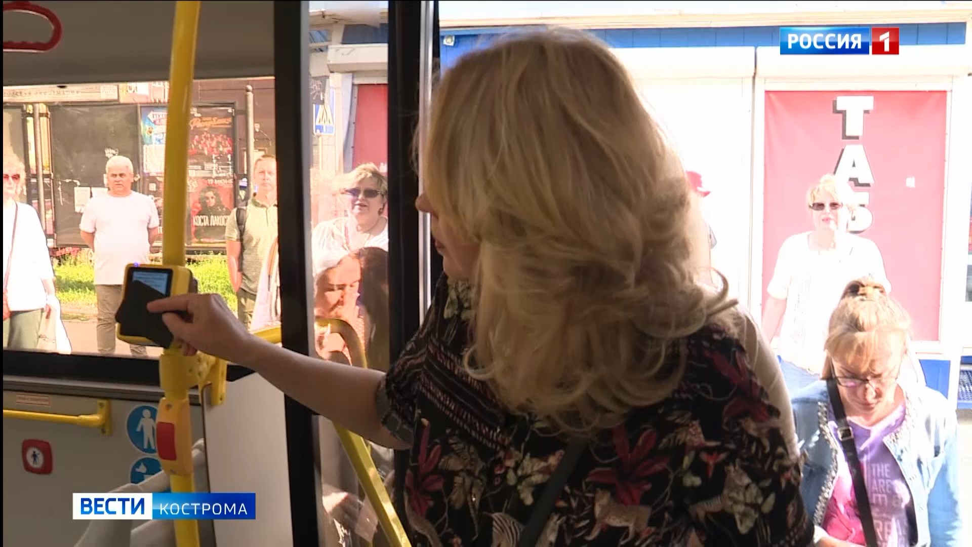 Столкнувшимся в июле с проблемами оплаты в автобусах Костромы обладателям «Тройки» дадут новые карты