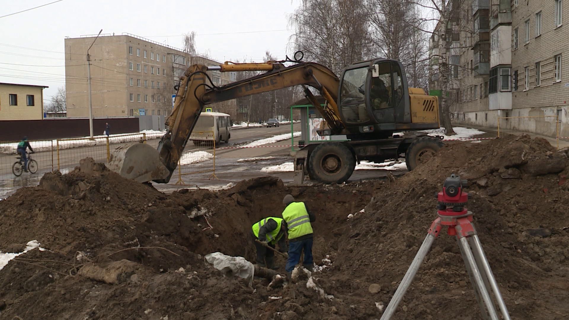 На запланированных к асфальтированию улицах Костромы началась замена труб