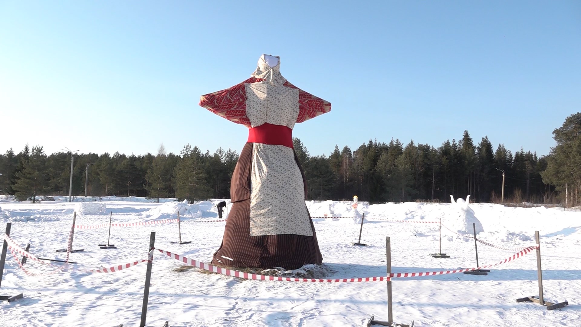 На северо-востоке Костромской области смастерили 7-метровую Масленицу