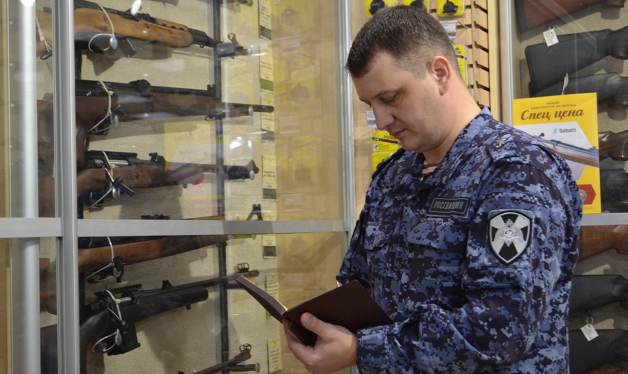 В преддверии выборов костромские росгвардейцы проинспектировали места хранения оружия
