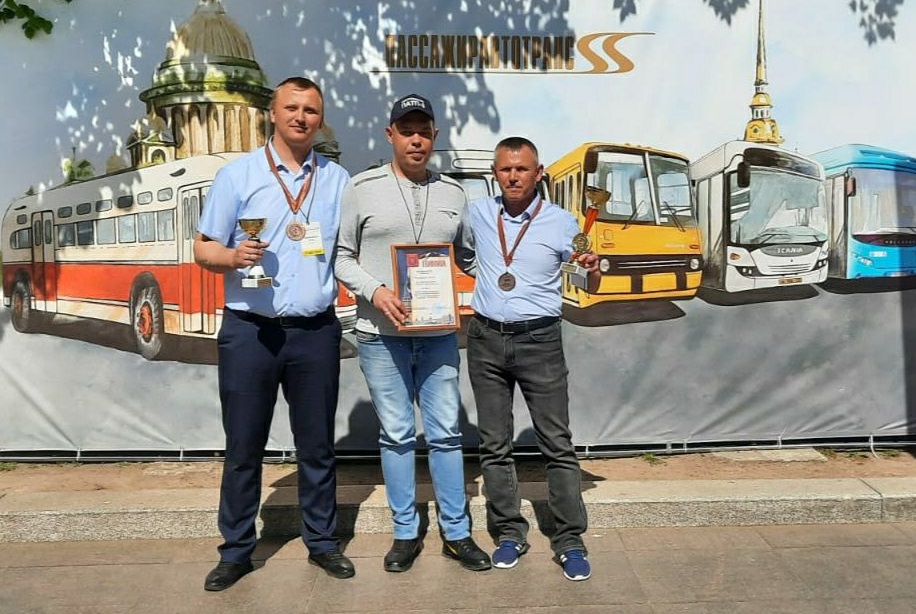 Дуэт костромских водителей автобусов вошел в тройку лучших на конкурсе профмастерства