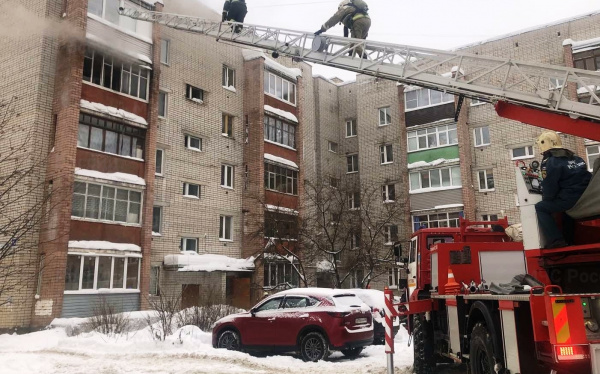 Два человека пострадали на пожаре в костромской многоэтажке