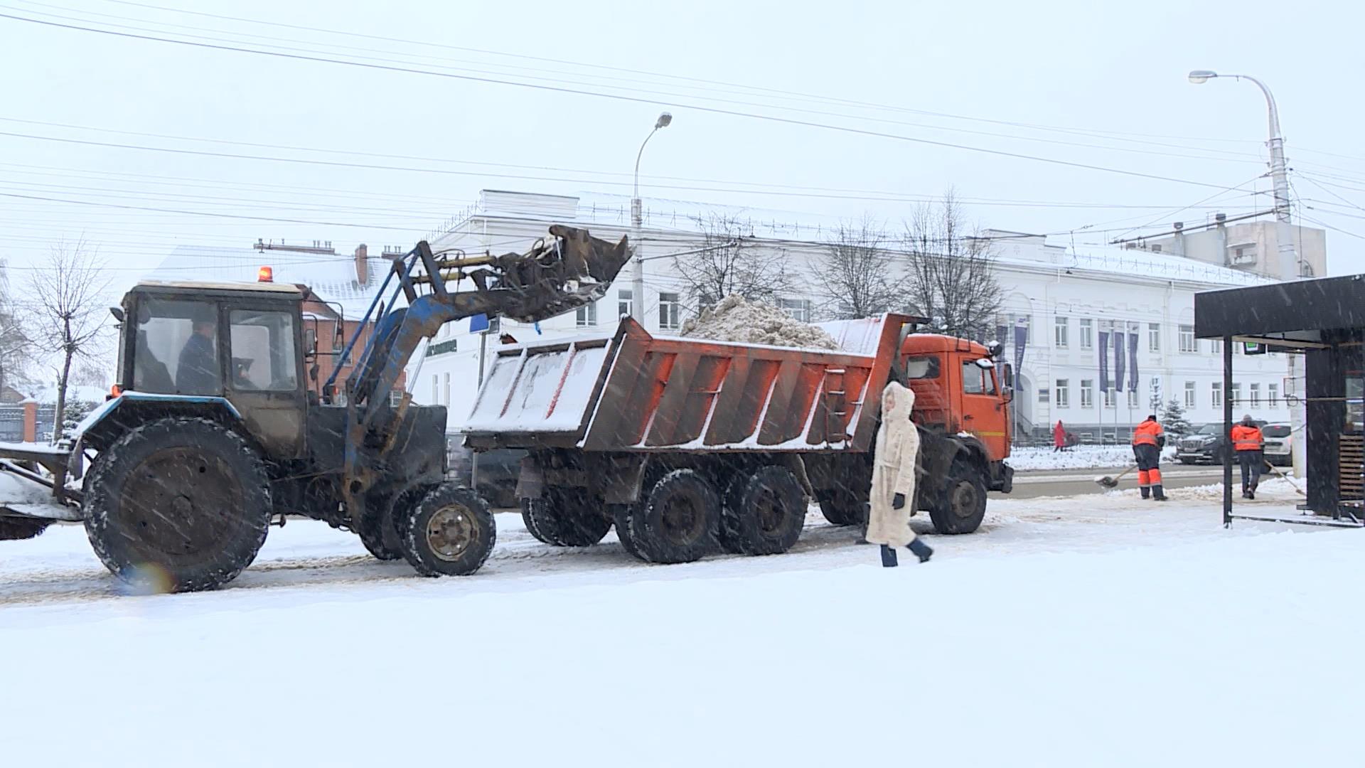 К уборке снега в Костроме привлекли дополнительные силы 