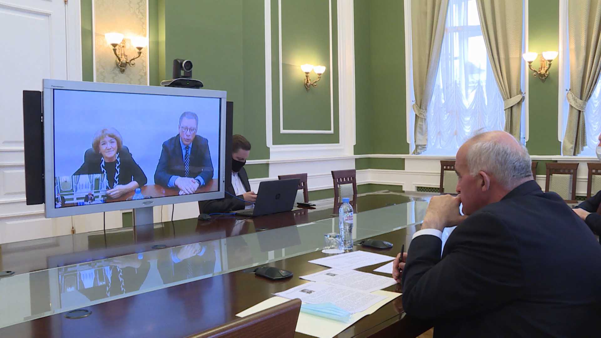 Сергей Ситников поздравил костромичку с правительственной премией