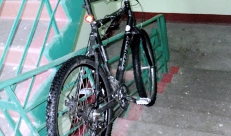 Пьяный костромич угнал велосипед вместе с металлической оградой