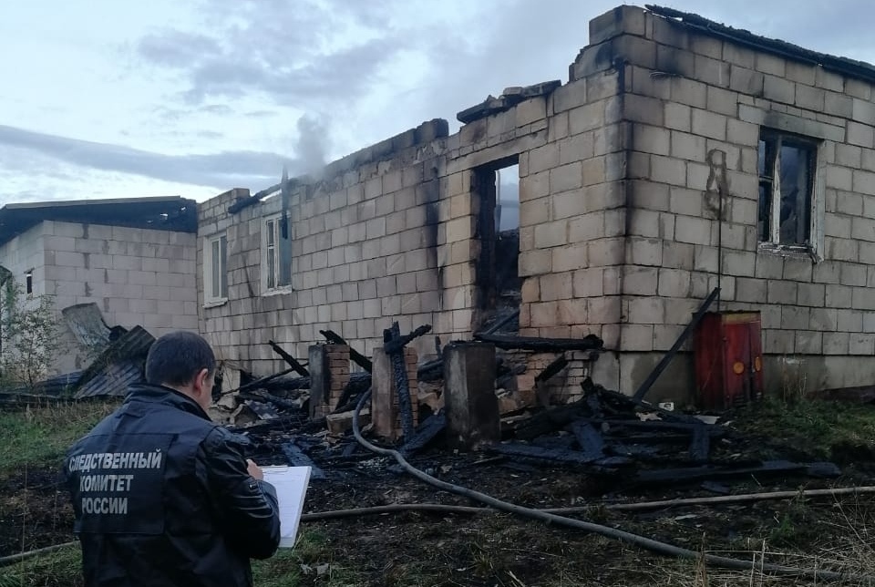 На пожарище в Костромской области обнаружено тело мужчины