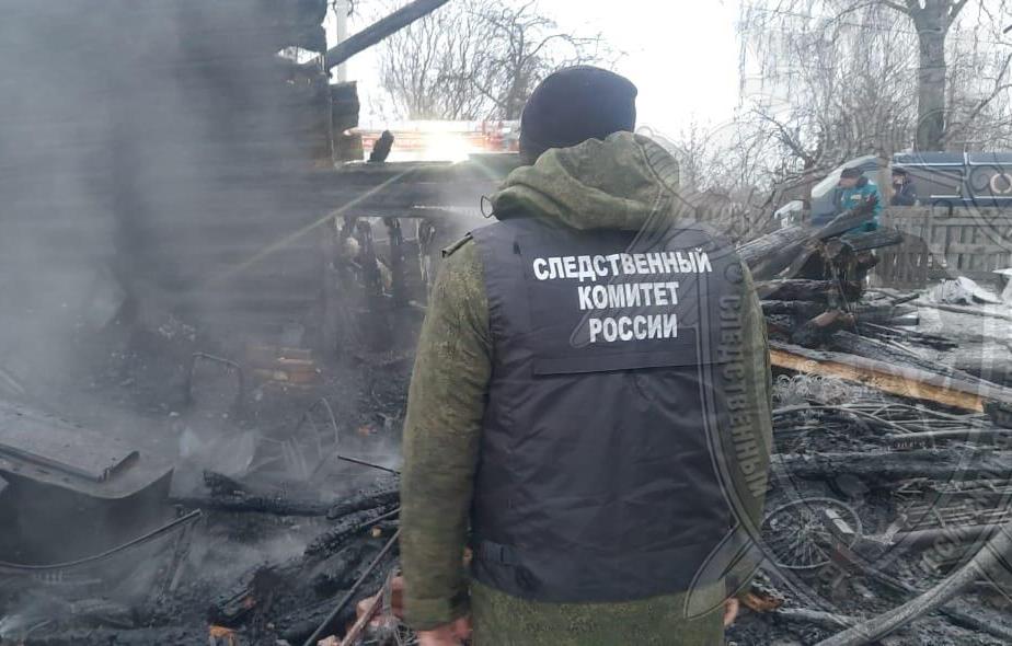 В деревне под Костромой во время пожара погиб 46-летний мужчина