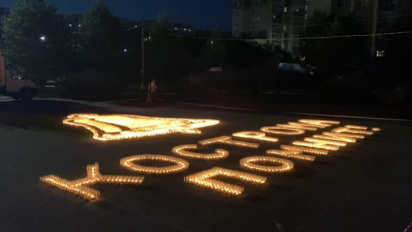 Сотни свечей зажгли сегодня ночью в костромском Парке Победы